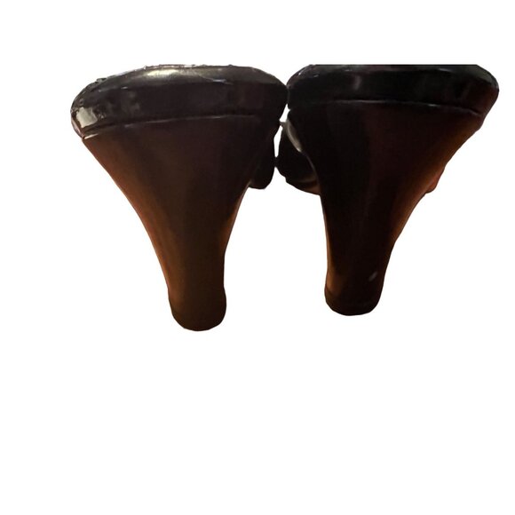 Taryn Rose women's black patent leather slip on, open toe sandals, 6.5M - Picture 6 of 9